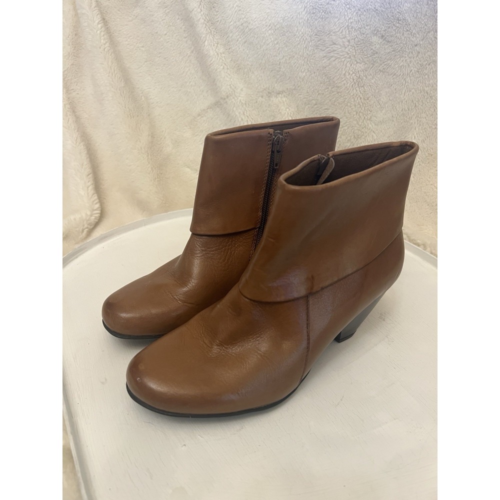 Clarks Brown Leather Booties Side Zip Low Heel Women's Size 8